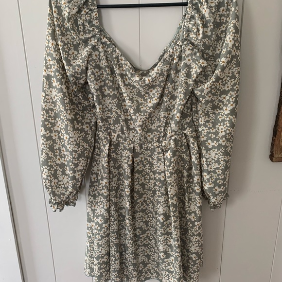 SHEIN dress - Picture 2 of 5